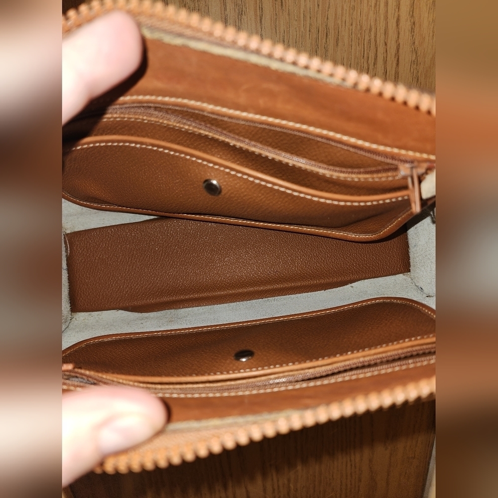 Guc vintage Dooney&Bourke crossbody see pics for flaws - Picture 7 of 12